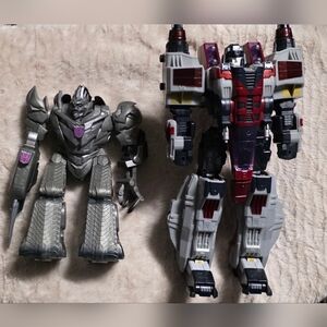 Transformers Cybertron Starscream Hasboro and Megatron 2009 Action Figure